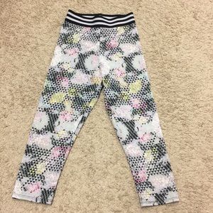 Onzie Cropped Leggings XS